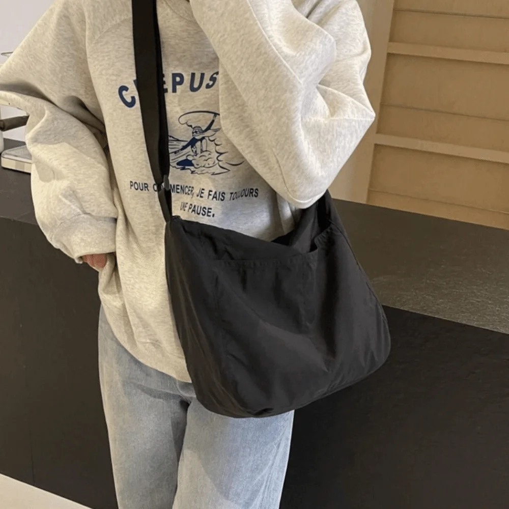 

Fashionable Portable Crossbody Bags Fashionable Solid Color Solid Color Bags Simple Design Nylon Material Nylon Bags Daily Use