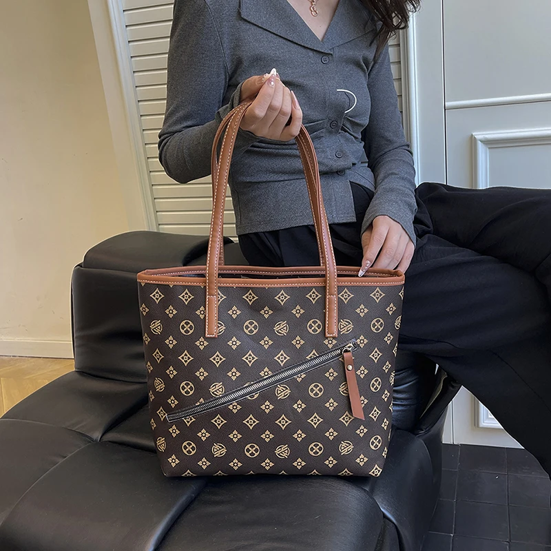 

Trendy Sweet Crossbody Bag - Unique Style Niche High-End Exquisite Versatile Design Ideal for Women's Retro Casual Looks