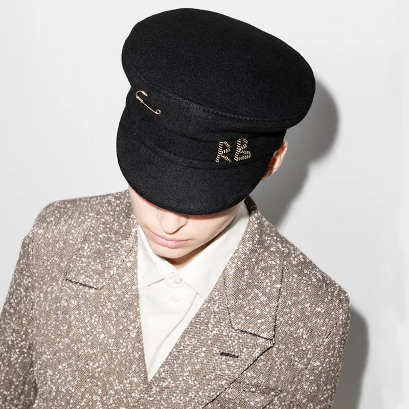 Nuevo gorro de lana para vendedor de periódicos para mujer con Pin, cuerda tejida a mano, bordado de pico de pato, gorra azul marino superior plana para hombres y mujeres