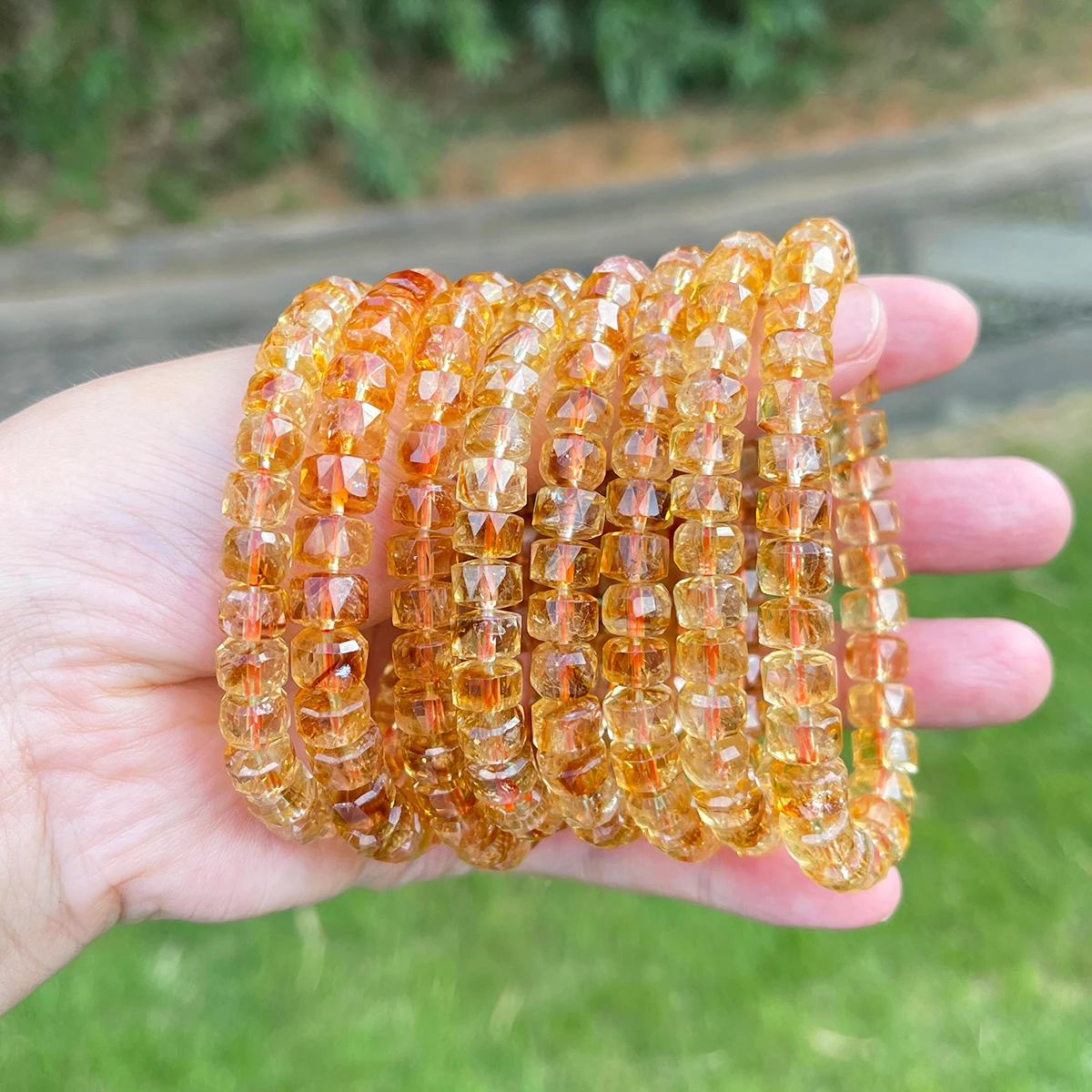 Natürliches gelbes Turm-Kristall-Armband mit facettierten Radschmucksteinen, Citrin-Quarz-Schmuck für Damen und Herren, handgefertigtes Boho-Mode-Accessoire. – Detail 3