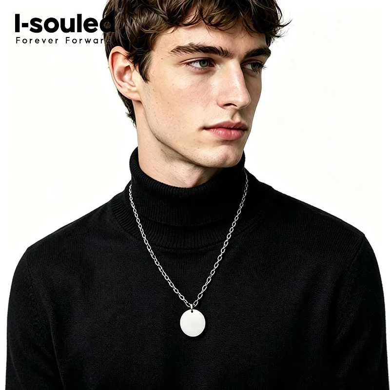5.2mm pure titanium batch angle chain necklace paired with a circular pendant with a diameter of 3cm and a thickness of 0.4cm