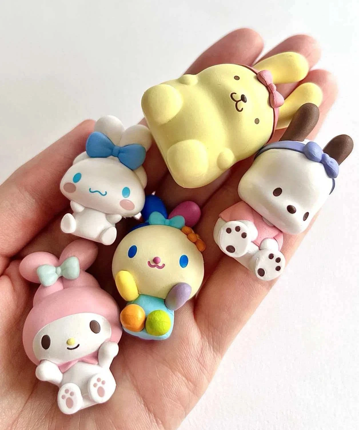 

Новый продукт в наличии Meileti с большими ушками, собакой, цветком, кроликом, персонажем, дизайн кролика, глухая коробка, украшение для рабочего стола, подарок-сюрприз