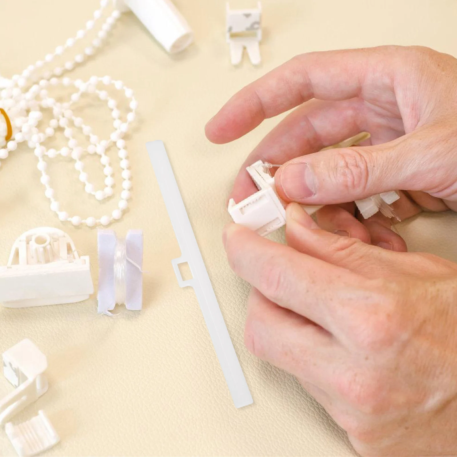 

30pcs Single Hole Hanging Pieces 127mm Vertical Blind Plastic Lightweight Easy Install No Tools Replacement for Home