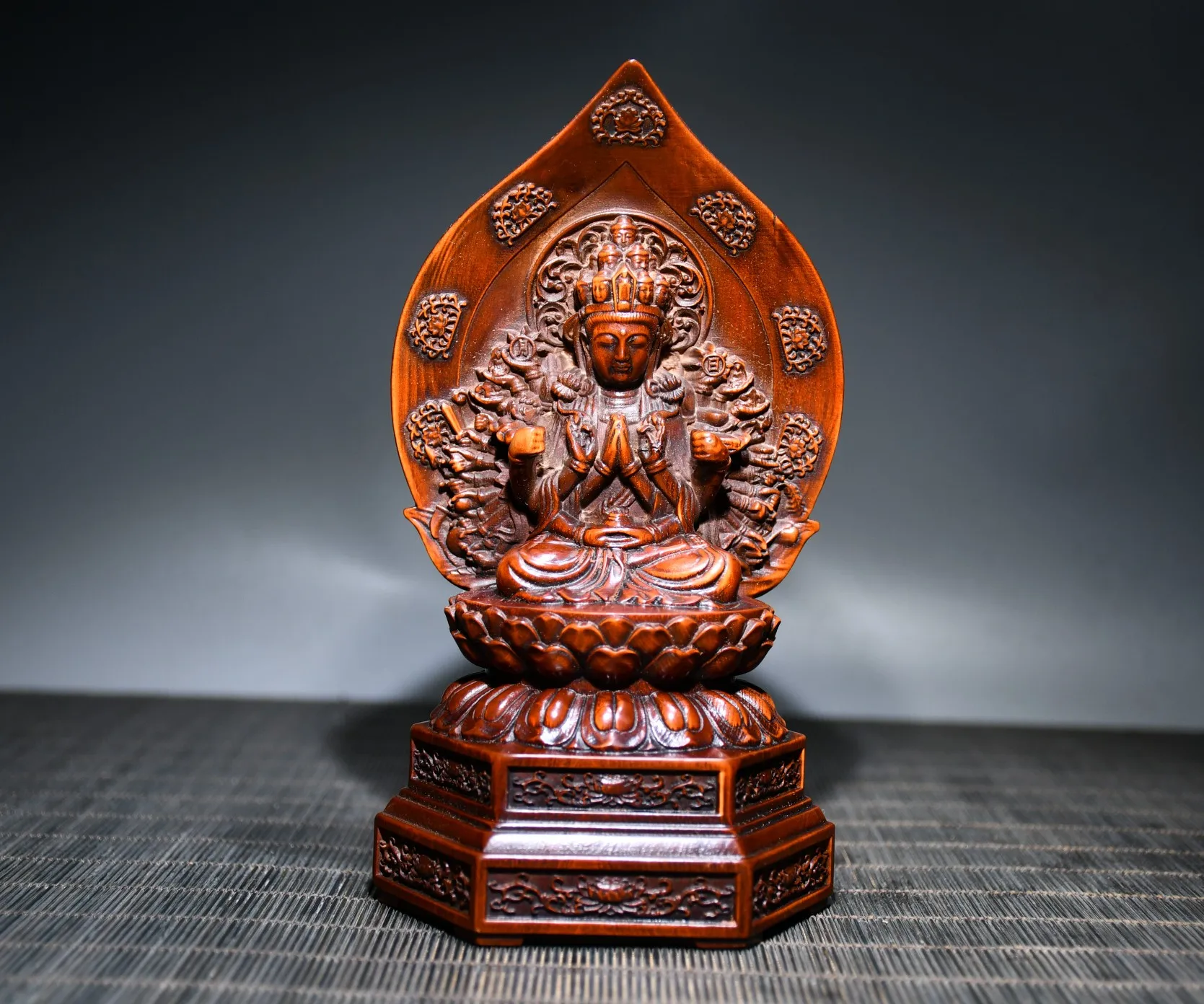Collection Old Boxwood Cundhi bodhisattva  1000 arm Guanyin Scripture backlight Sitting Buddha Study Worship Hall Town house