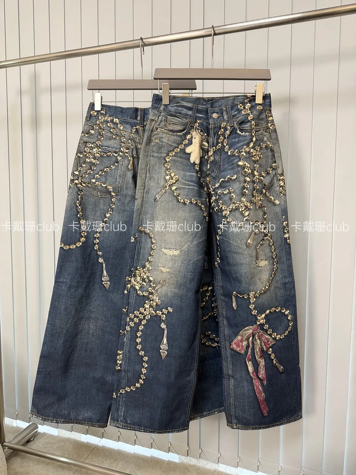 

AC 1981m straight crystal chain bow trompe l'oeil printed jeans