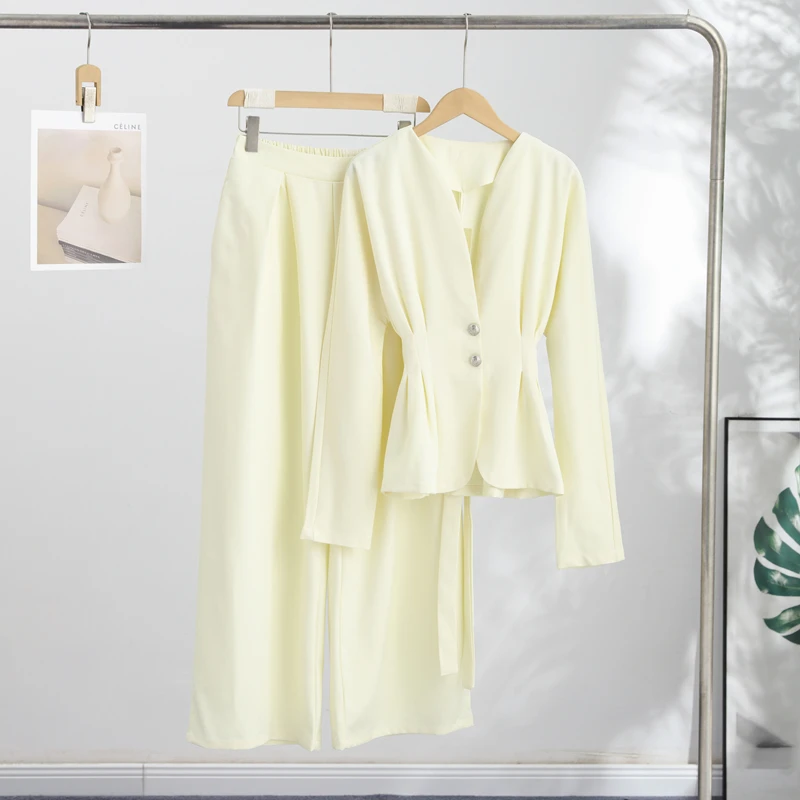 Damen V-Ausschnitt Peplum-Saum Taillierter Blazer mit Passender Plissierter Hochtaillierter Weiter Hose Zweiteiliges Elegantes Büro-Outfit 2026 Neu – Detail 3