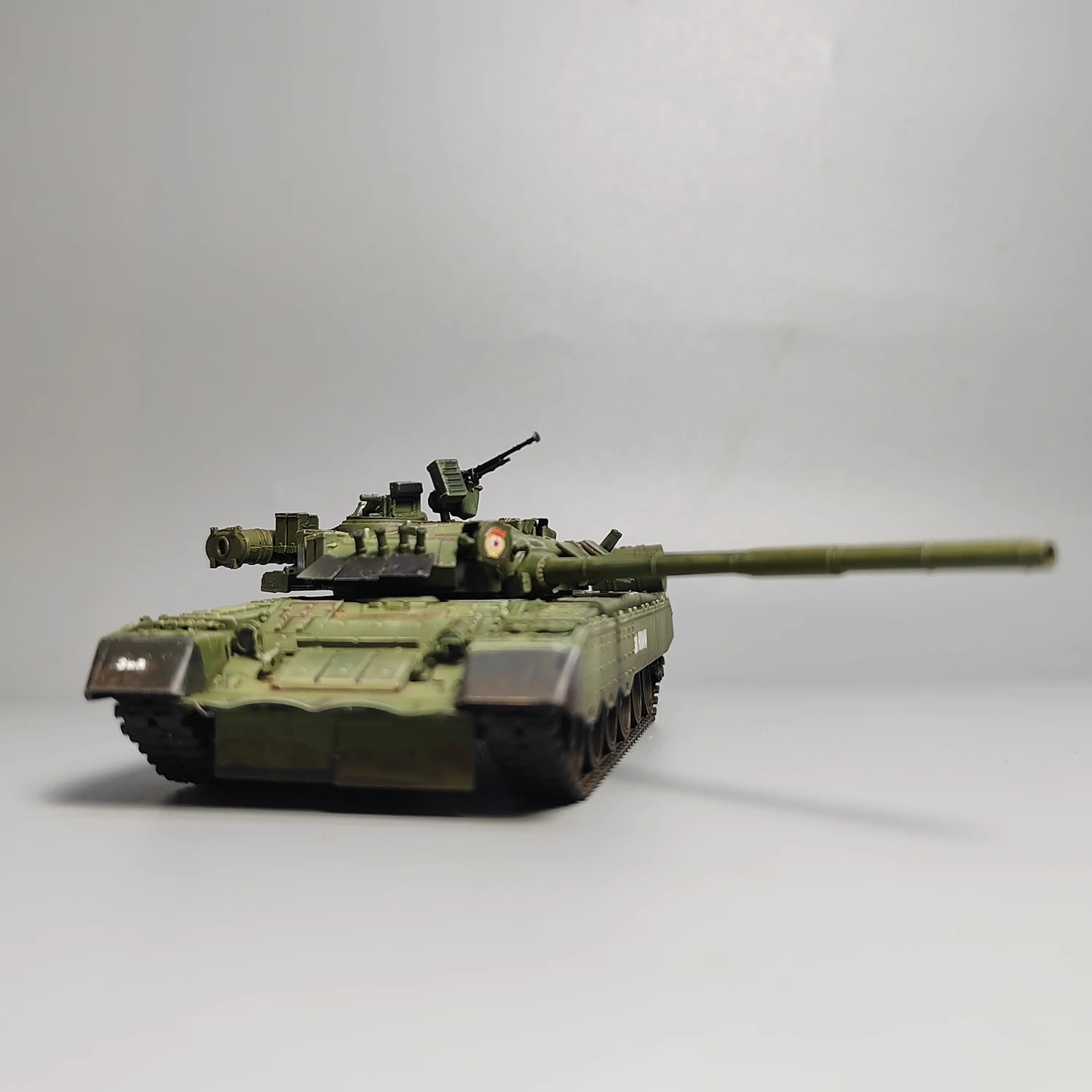 1:72 Scale Plastic Russian T-80UE Main Battle Tank Model Militarized Combat Track Type Classics Adult Gifts Toys Souvenir