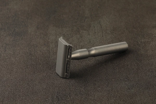 YAQI Ghost Titanium Safety Razor 1.10mm Lightweight for Men's Shaving Comfortable Grip And Balanced Feel