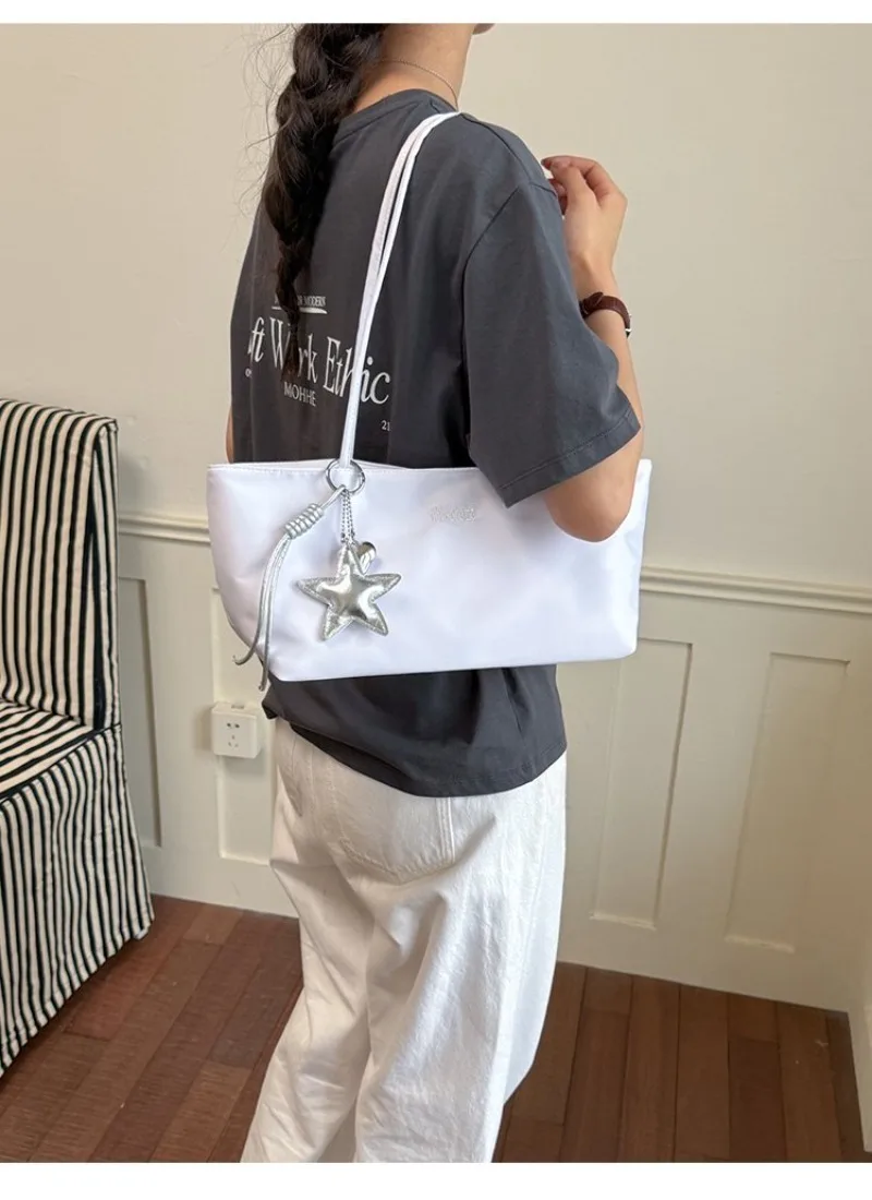 CEEKAY Minimalistische Handtasche aus massivem Nylon, zwei Tragemöglichkeiten, Metall-Sternanhänger, für Mädchen, vielseitig einsetzbar, frische, tägliche Unterarm-Umhängetasche – Detail 21