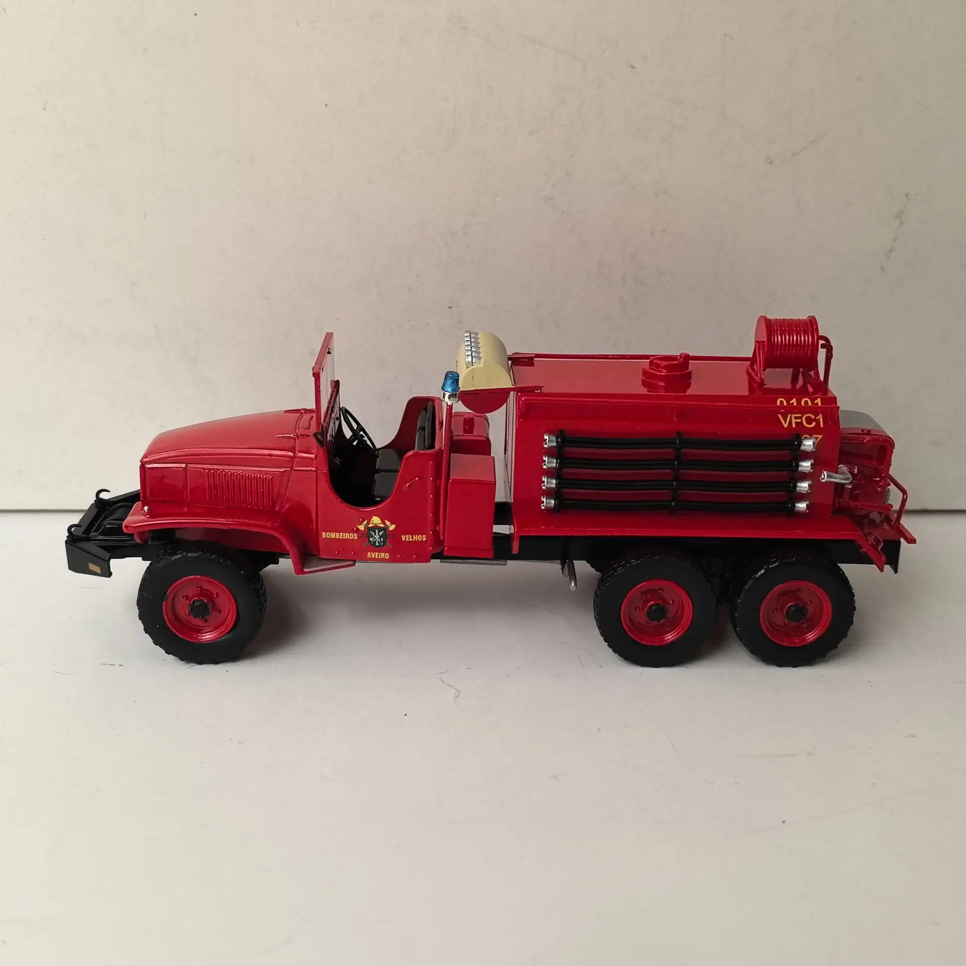 Diecast IXO 1/43 escala CCKW CCF 353 motor de bomberos coche en miniatura de aleación juguete coleccionable regalo recuerdo