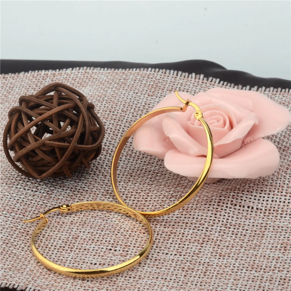 BTEN Stainless Steel Hoop Earrings For Women Round Circle Hoop Earring Pop Fashion Ear Piercing Jewelry Black/Silver Color