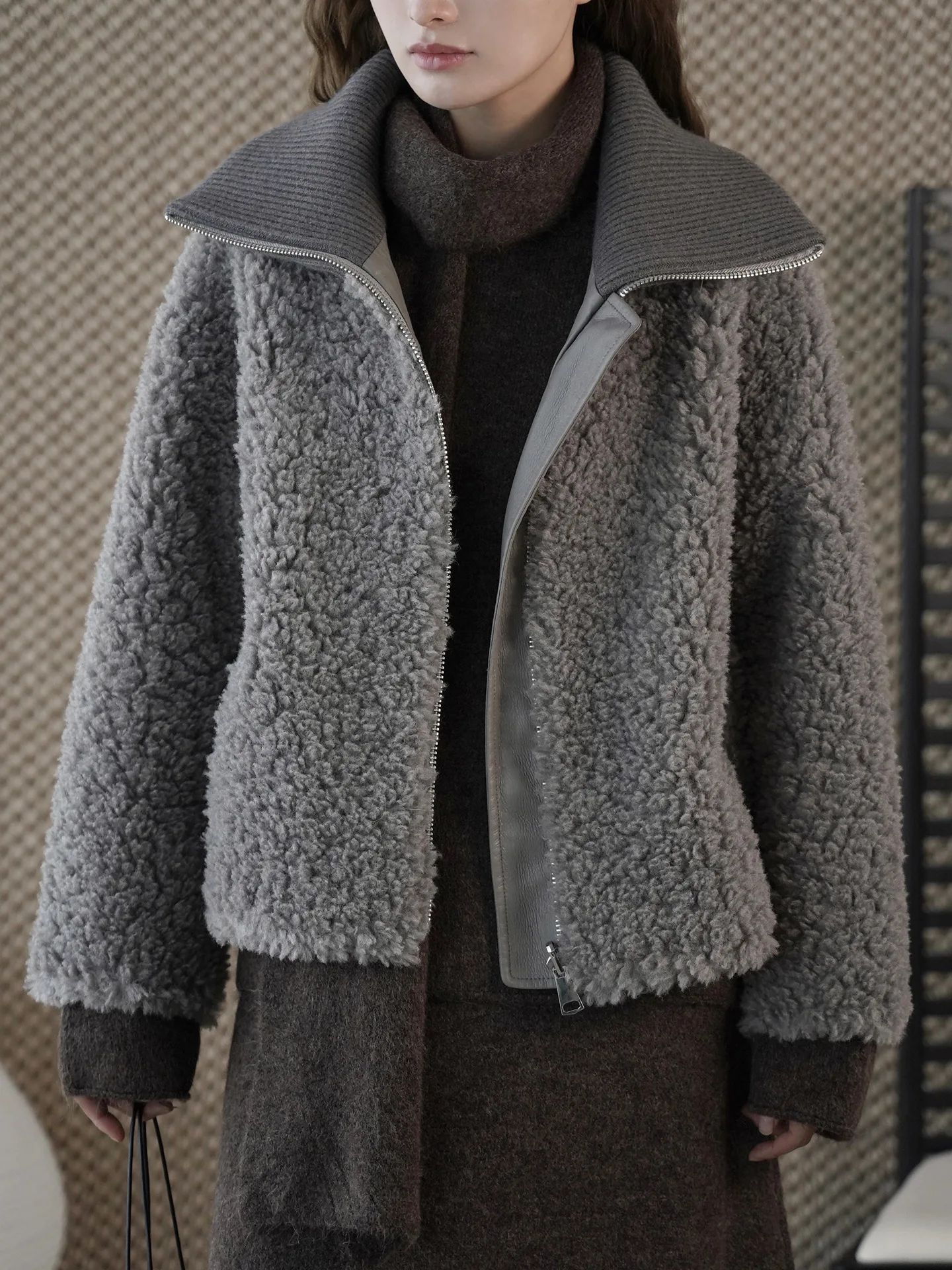 سترة شتوية كورية جديدة بتصميم كسول كلاسيكي من القطيفة بياقة واقفة نصف سحاب من صوف الضأن سترة دافئة فضفاضة للنساء