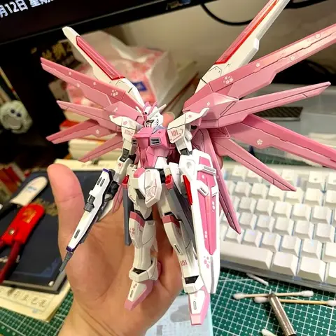 ZGMF-X10A HG 1/144 신입생 자유 메카 조립 모델 액션 피규어 벚꽃 색 구성표 어린이 장난감 선물 장식