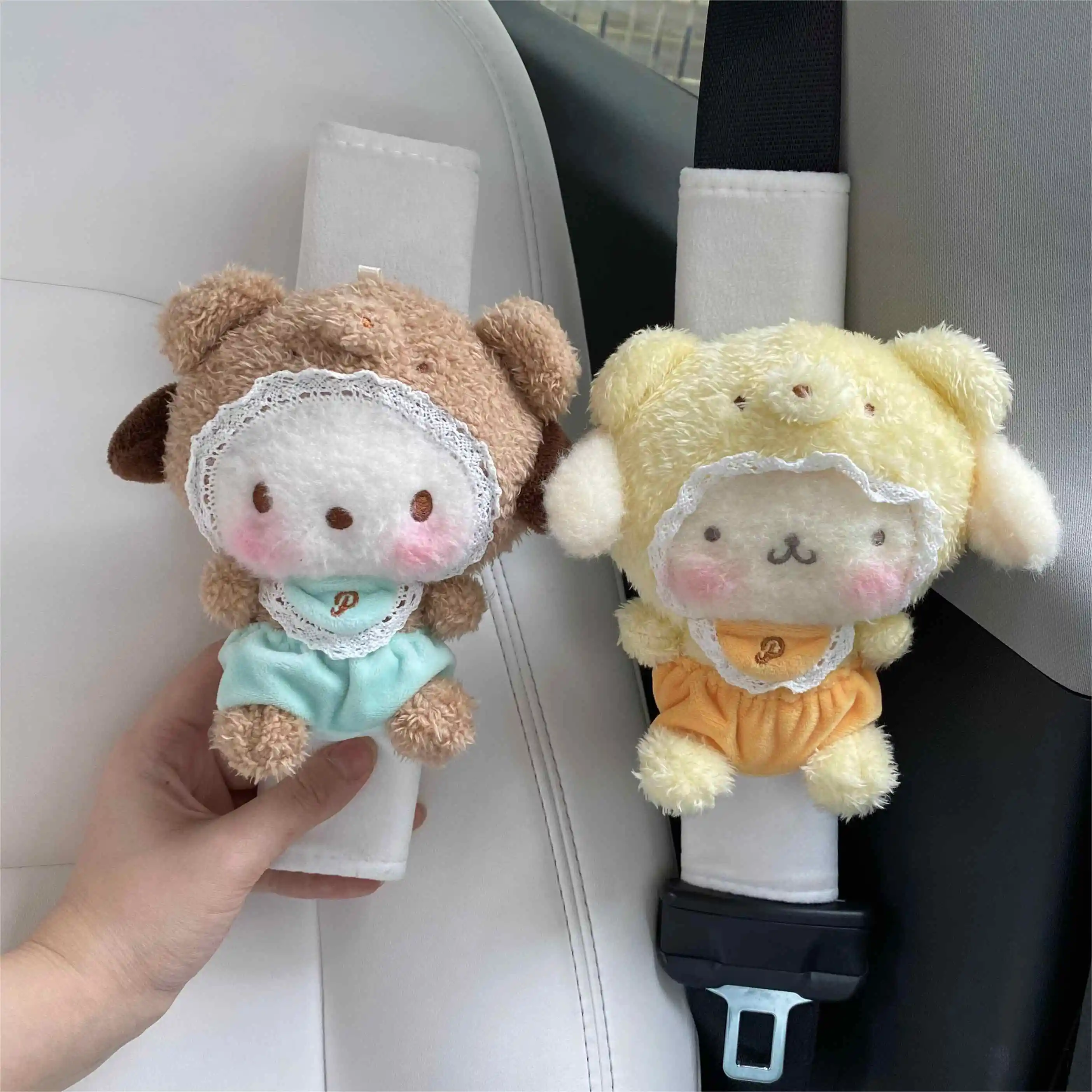 Sanrio Hello Kitty ฝาครอบเข็มขัดนิรภัยในรถยนต์น่ารักการ์ตูนตุ๊กตารถฝาครอบป้องกัน Auto Parts ตกแต่งเข็มขัดนิรภัยเครื่องประดับ Supplie