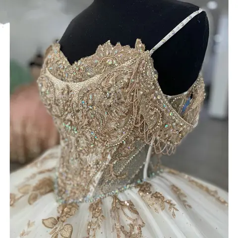 Anpassad Champagnefärgad Pärlor Tofs Balklänning Quinceanera Klänning Spaghetti Paljetterad Applikation Spets Vestidos De 15 Años YQD512 8 best sales champagnefärgade quinceanera-klänningar - №1