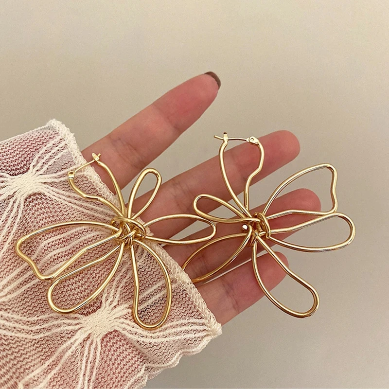 Fashion Flower Earrings For Women Minimalist Metal Lines Hoop Earrings Female Girl Daily Jewelry Accessories Gift