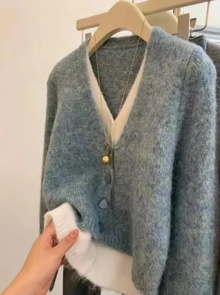 เสื้อถักแขนยาวผู้หญิง ดีไซน์สองชิ้นปลอม คอวี เสื้อคาร์ดิแกนถักไหมพรม เสื้อผู้หญิงสไตล์ลำลองสำหรับฤดูใบไม้ร่วง