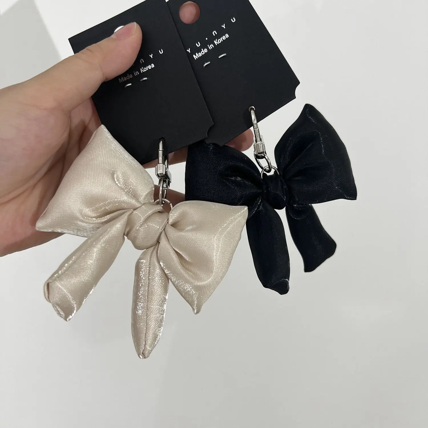 Y2K Korean Shiny Satin Bowknot Keychain Fashion Simple Bow Keyring Bag Pendant Handbag Hanging for Women Girls Decoration Gifts