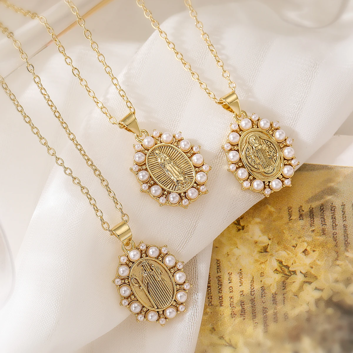 NEWBUY التصميم الكلاسيكي الذهب اللون اللؤلؤ مريم العذراء قلادة القلائد للنساء #1