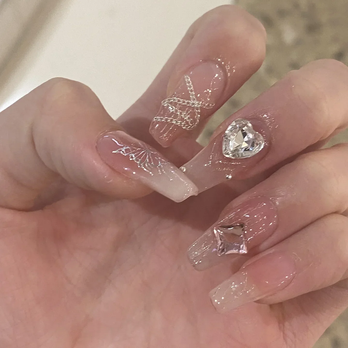 24 個バレリーナ付け爪星と月プレス爪ピンク接着剤付きウェアラブル付け爪グリッターフルカバーネイルチップアート