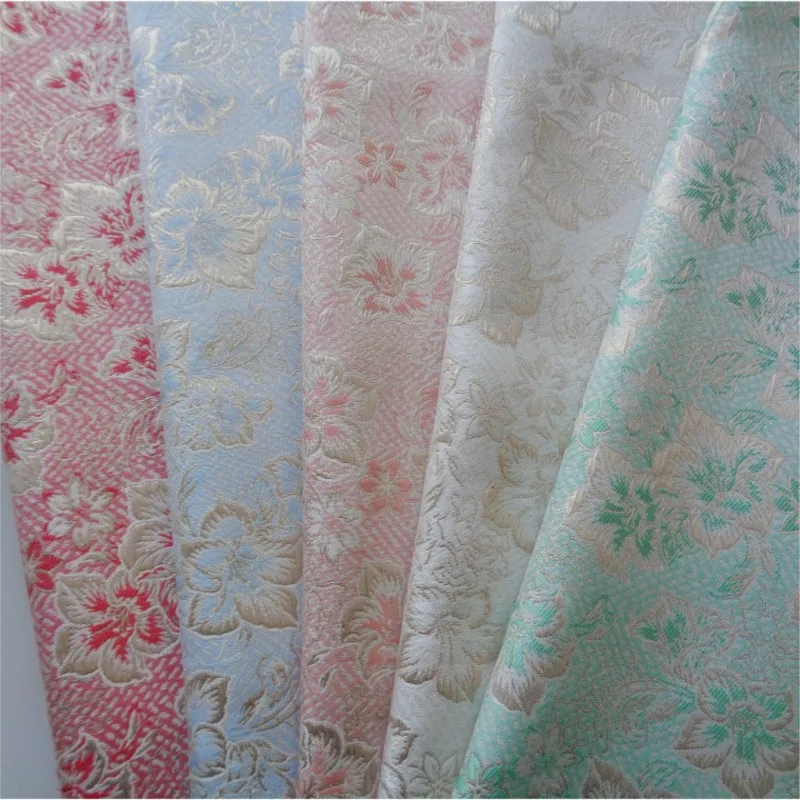 

The textured jacquard dress is made of shoe material fabric metal wire two-color double flower and elegant embossed