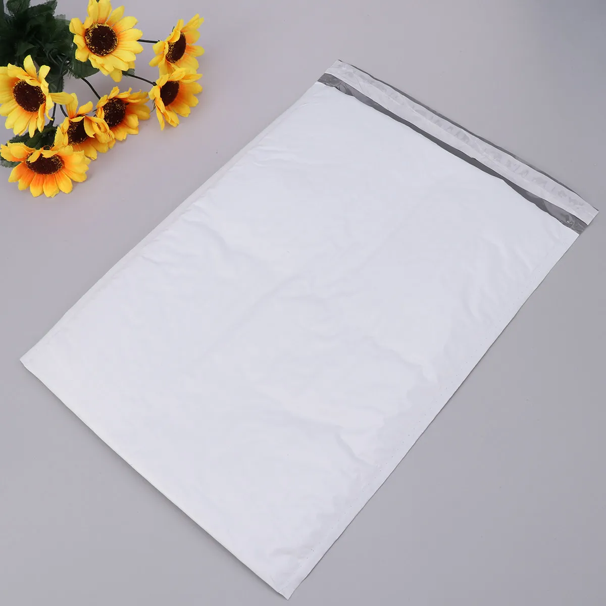 

10Pcs Bubble Mailing Bags Waterproof Padded Envelopes Anti-Shock Packaging Mailing Bags Strong Adhesive Seal for Shipping