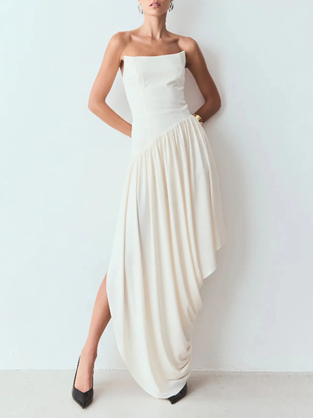 

Элегантное и сексуальное плиссированное платье для женщин 2026 года: новинка без рукавов, без бретелек, с асимметричной юбкой и однотонной длинной юбкой