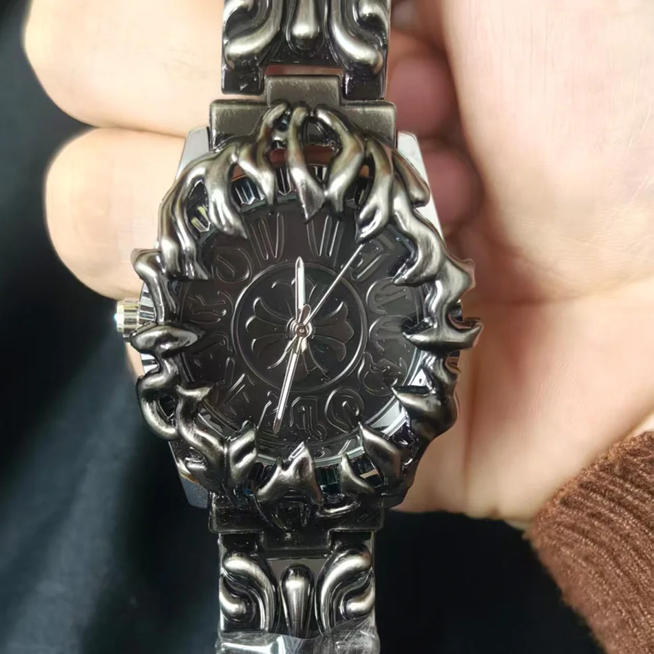 

Original Customized Watch Claw shaped Design Roman Numerals Display Showcases Niche Personality Quartz Watch Rap Inspired Design