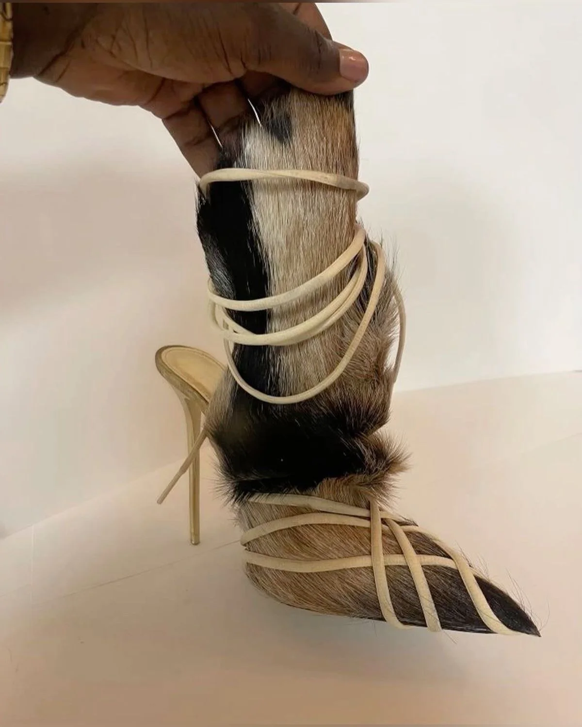 

Fashionable Pointed-Toe Stiletto Sandals with Furry Decor Crisscross Ankle Straps Sexy Women's Heeled Sandals