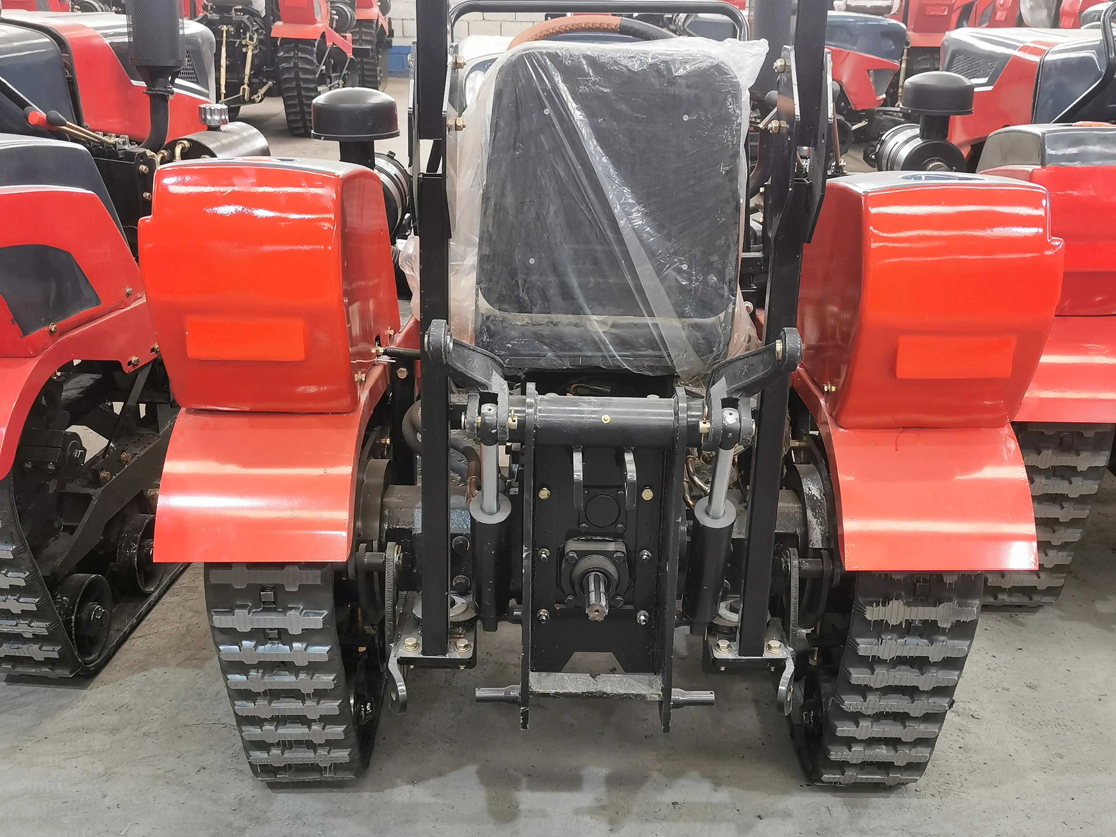 2025 Trattore cingolato compatto multifunzione con funzionamento telecomandato con coltivatore rotante