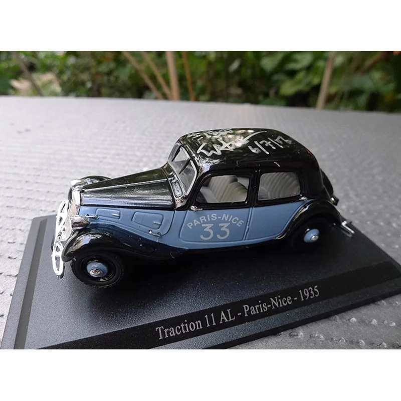 

Diecast 1:43 Scale Traction 11 AL-Paris-Nice 1935 Alloy Retro Car Model Finished Product Simulation Toy Collection Static Model