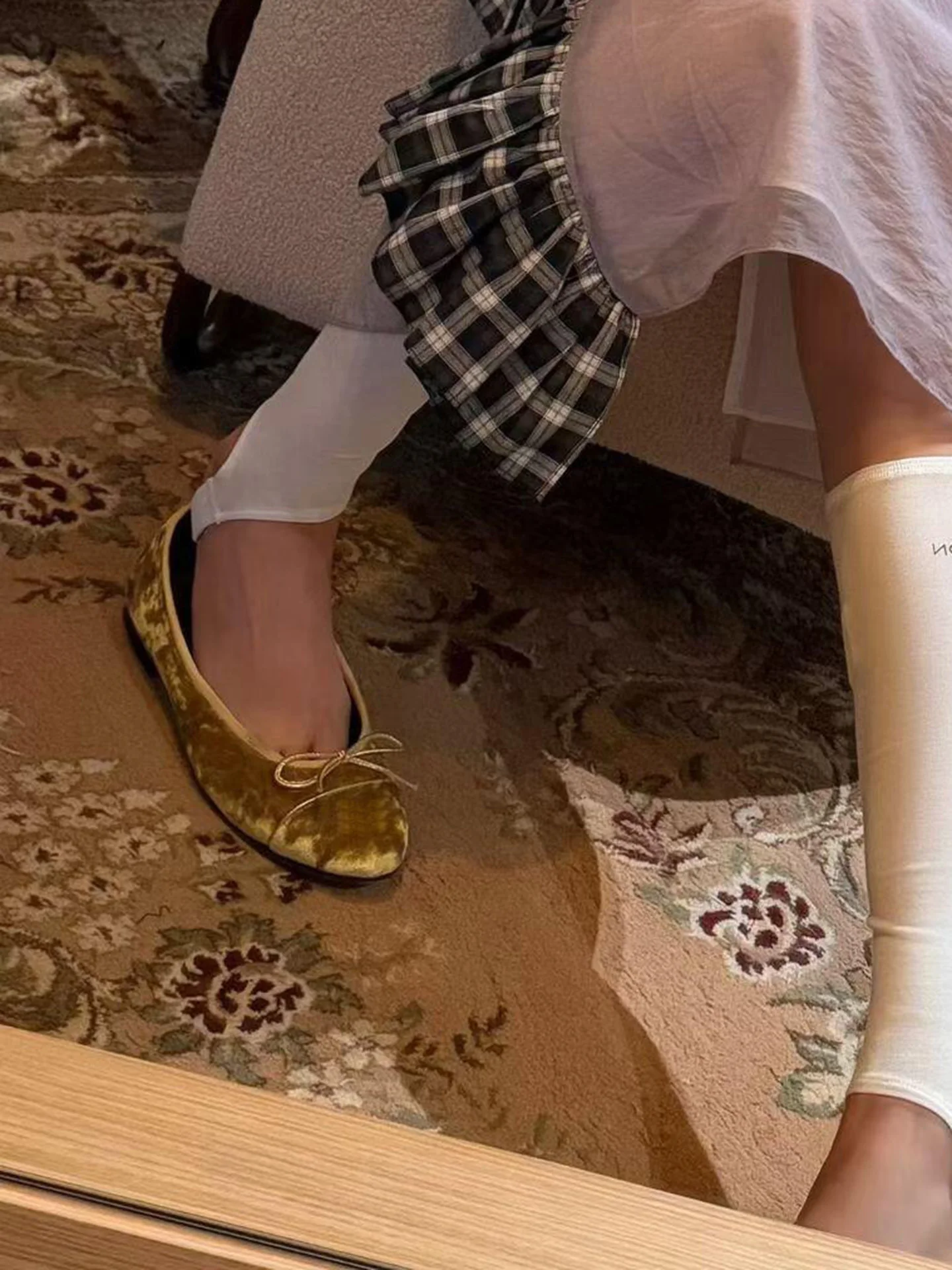 retro-gold-velvet-flat-oes-women's-spring-2026-new-ballet-sle-bow-knot-round-head-flat-bot-oes-faionable-commute