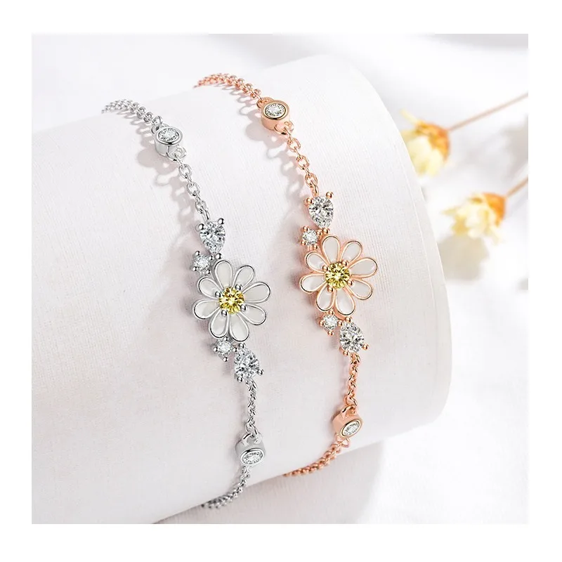 

Браслет Kaleni с эмалью и маленькими ромашками, браслет с хризантемами, браслет с цветами