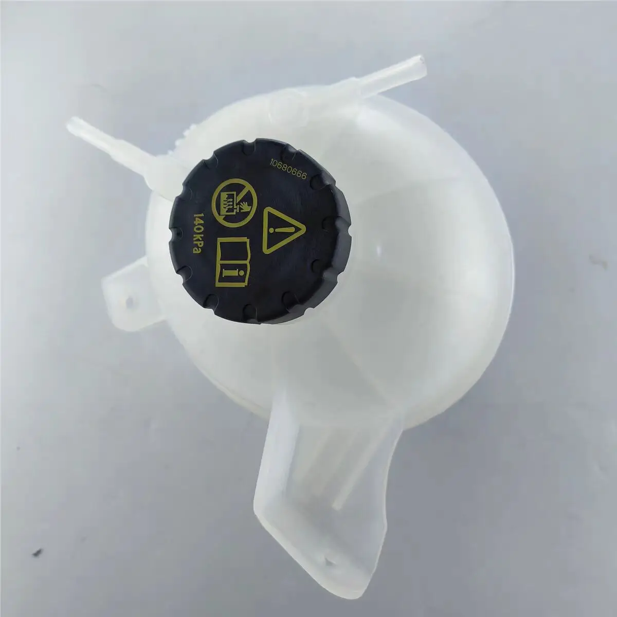 Auto parts High quality for Roewe RX5 / RX5 PLUS / RX5 MAX / Whale / MG GS / MG HS  Coolant Expansion Tank Assembly 10329045 - Image 2