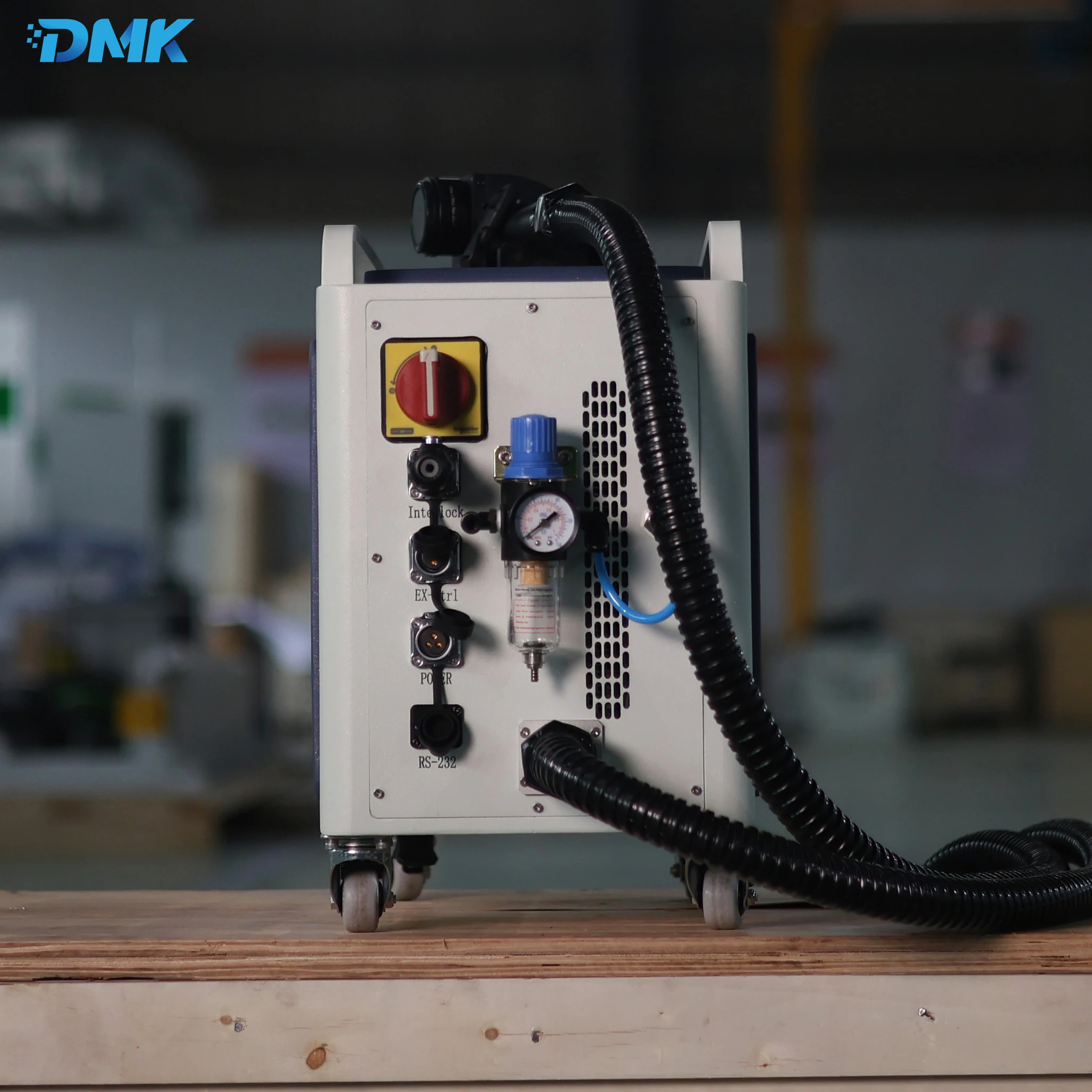 Mesin Pembersih Laser Serat Pulsa DMK LASER 300w 500w, Peralatan Presisi untuk Pembersihan Kayu, Cat Mobil, dan Penghapusan Minyak