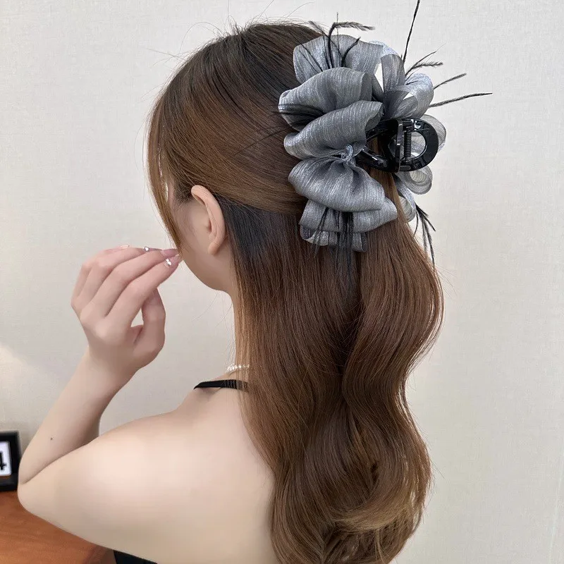 Сетчатая заколка для волос с пузырьками для женщин, элегантная темпераментная заколка с кисточкой и перьями в виде акулы, модная заколка для волос с хвостиком для девочек