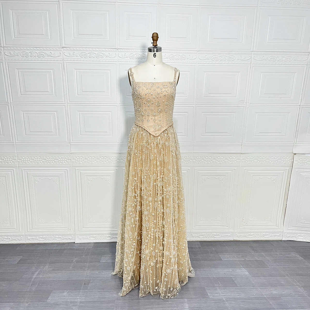 فساتين سهرة أنيقة بحمالات رفيعة 2025 على شكل حرف A بياقة مربعة مطرز لحفلات الزفاف الرسمية للنساء حسب الطلب