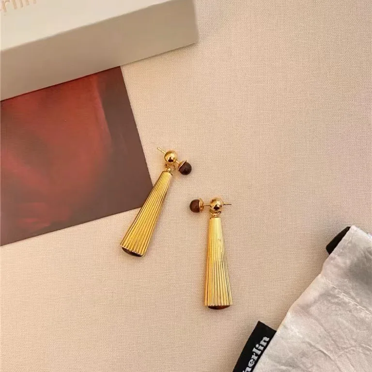 Top Qulity Classic New Product 2025 Trendy Anniversary Gift Famous Brand Party Red Tiger Eye Stone Threaded Fan Earrings Modern