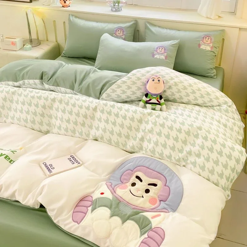 Disney Cute Stitch Daisy Buzz Lightyear Lotso Mickey Chip Dale Winnie the Pooh Creative Cartoon Quilt Cover Four-piece Sheet Set