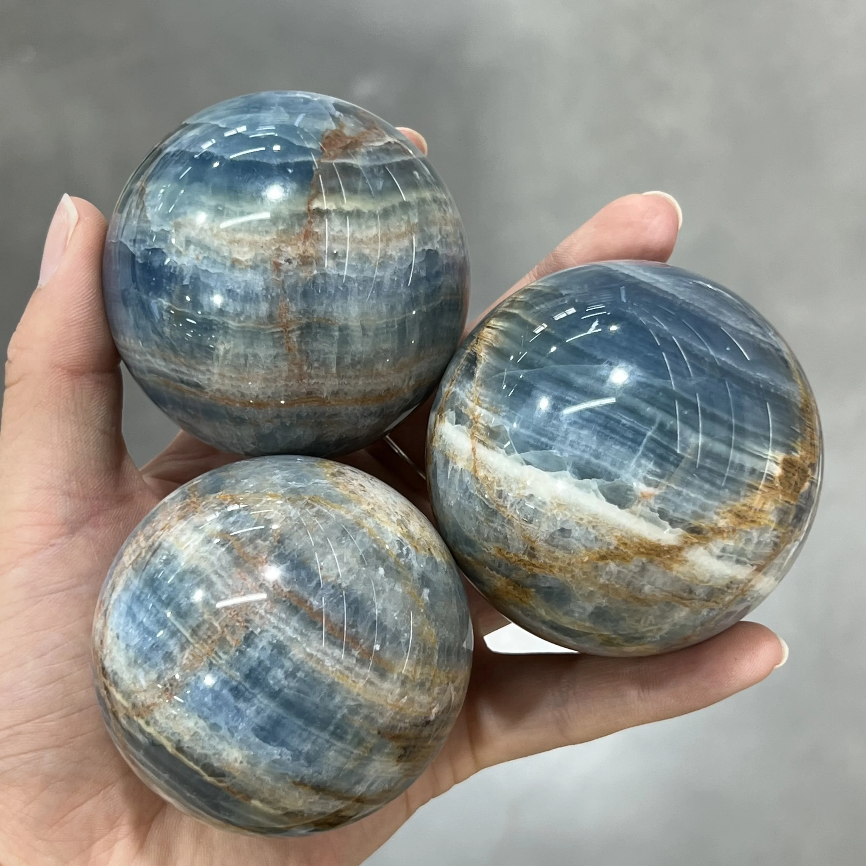 

Natural Lanshili Blue Mineral Crystal Sphere Power Stone for Home Decoration