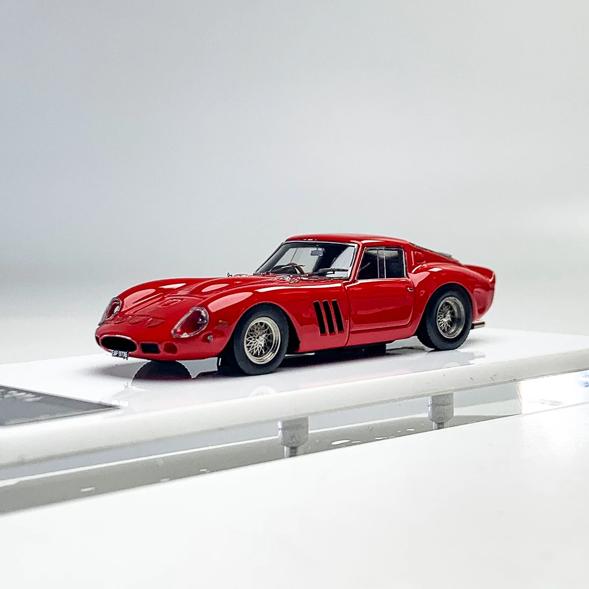 MY64 1:64 250GTO resin model car