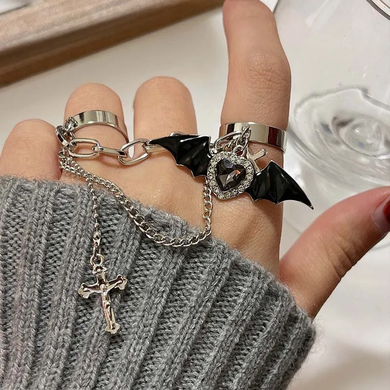 Punk Gothic Schwarz Fledermaus Flügel Kreuz Kette Ringe für Männer Frauen Hip Hop Kristall Herz Kreuz Unregelmäßige Doppel Finger Ringe Schmuck