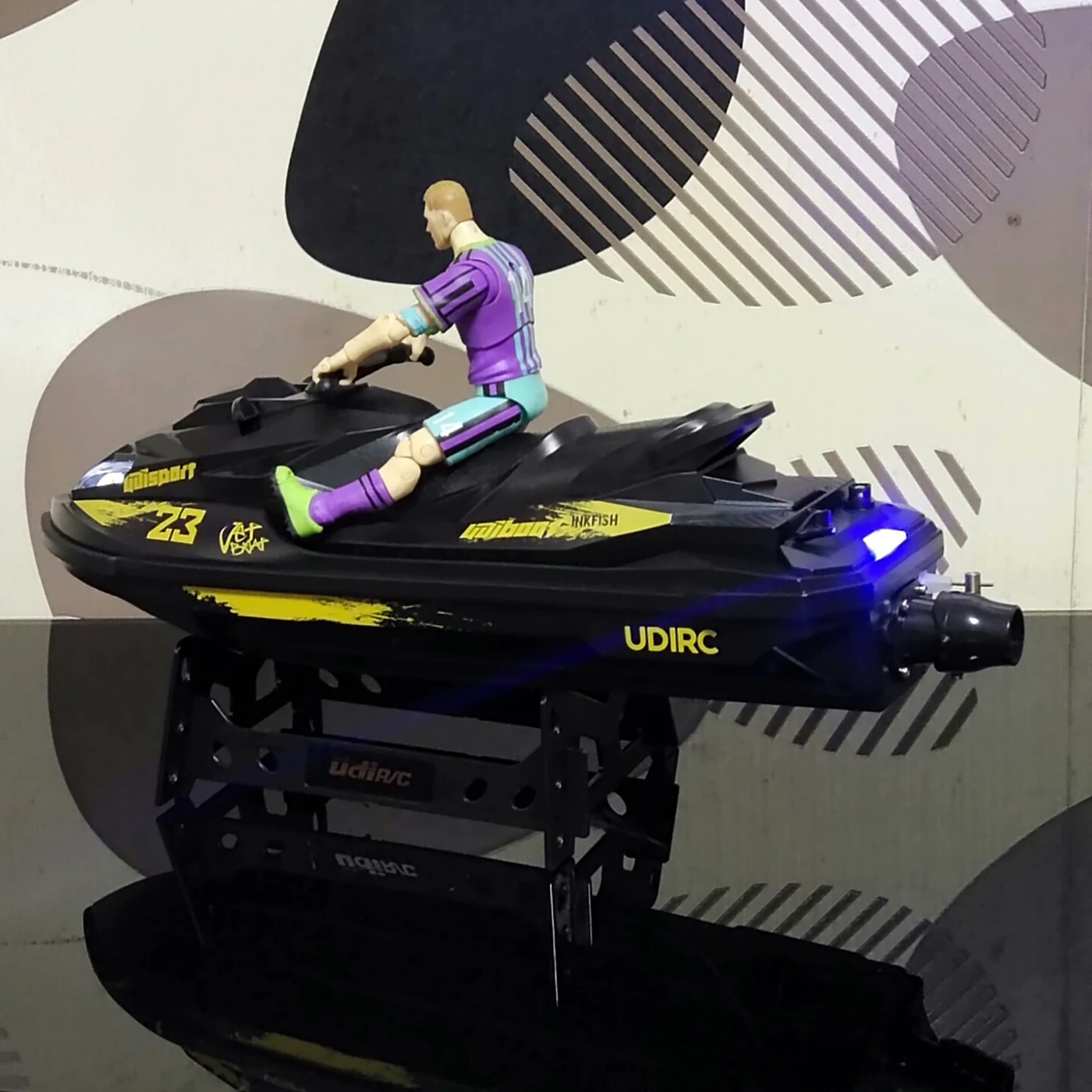 Łódź RC 33,5 cm Silnik Bezszczotkowy 923 Motorówka Zdalnie Sterowana z Funkcją Odwracania Jednym Kliknięciem i Światłem Model Łodzi RC RTR Zabawka