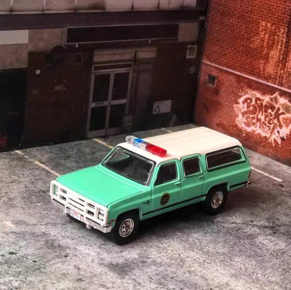 

1:64 1990 Chevrolet Suburban K20 Scottsdale - United States Border Patrol Advanced Collection Ornament Car Models