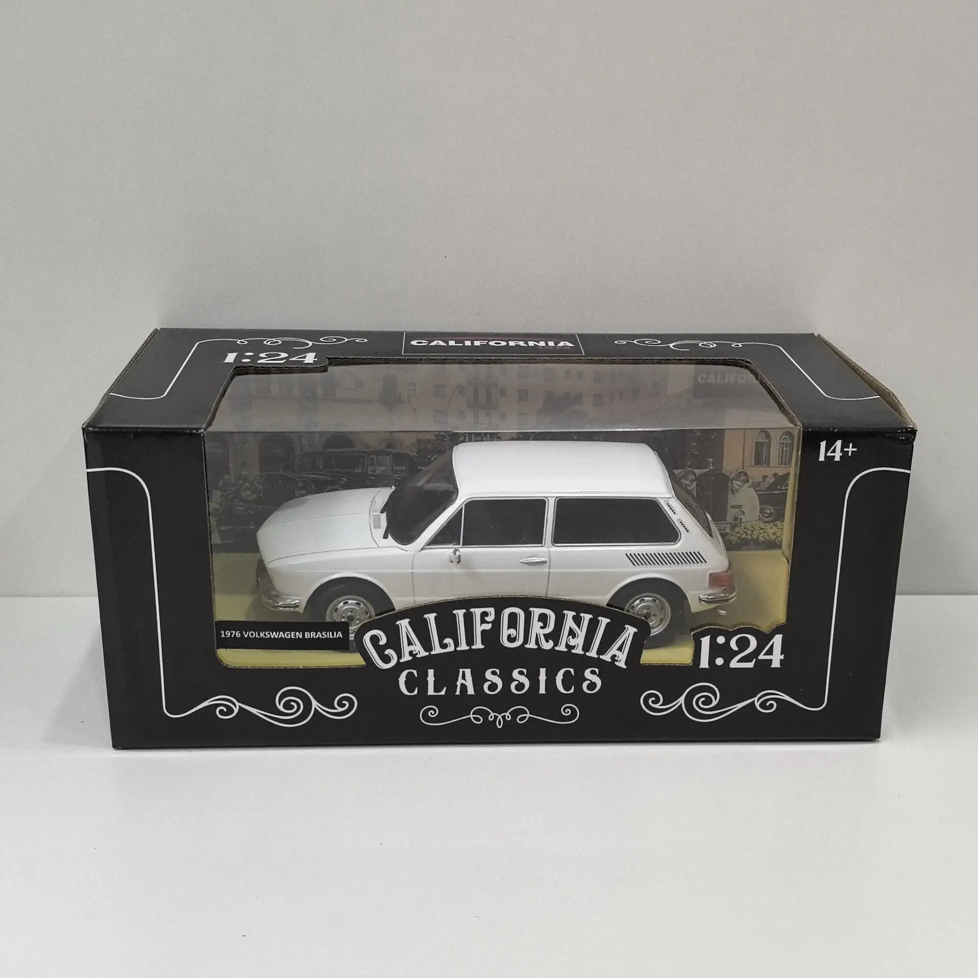 Modelo de Auto de Aleación a Escala 1/24 de la Marca IXO, VW BRASILIA 1976 W7