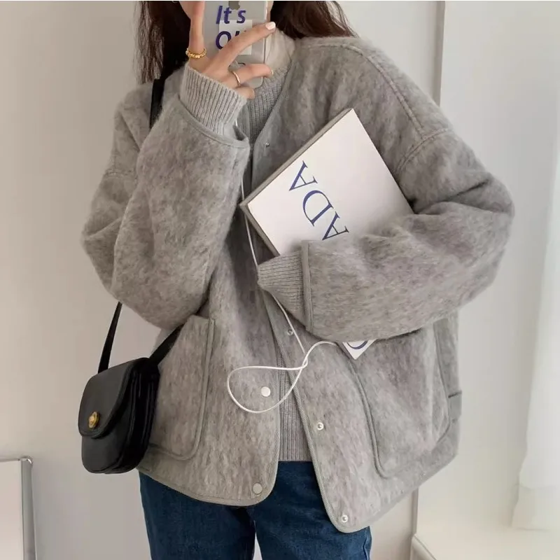 

Xiaoxiangfeng Long Sleeved Coat Women'S 2023 Autumn/Winter French Vintage Soft Glutinous Style High Grade Plush Plush Thickened