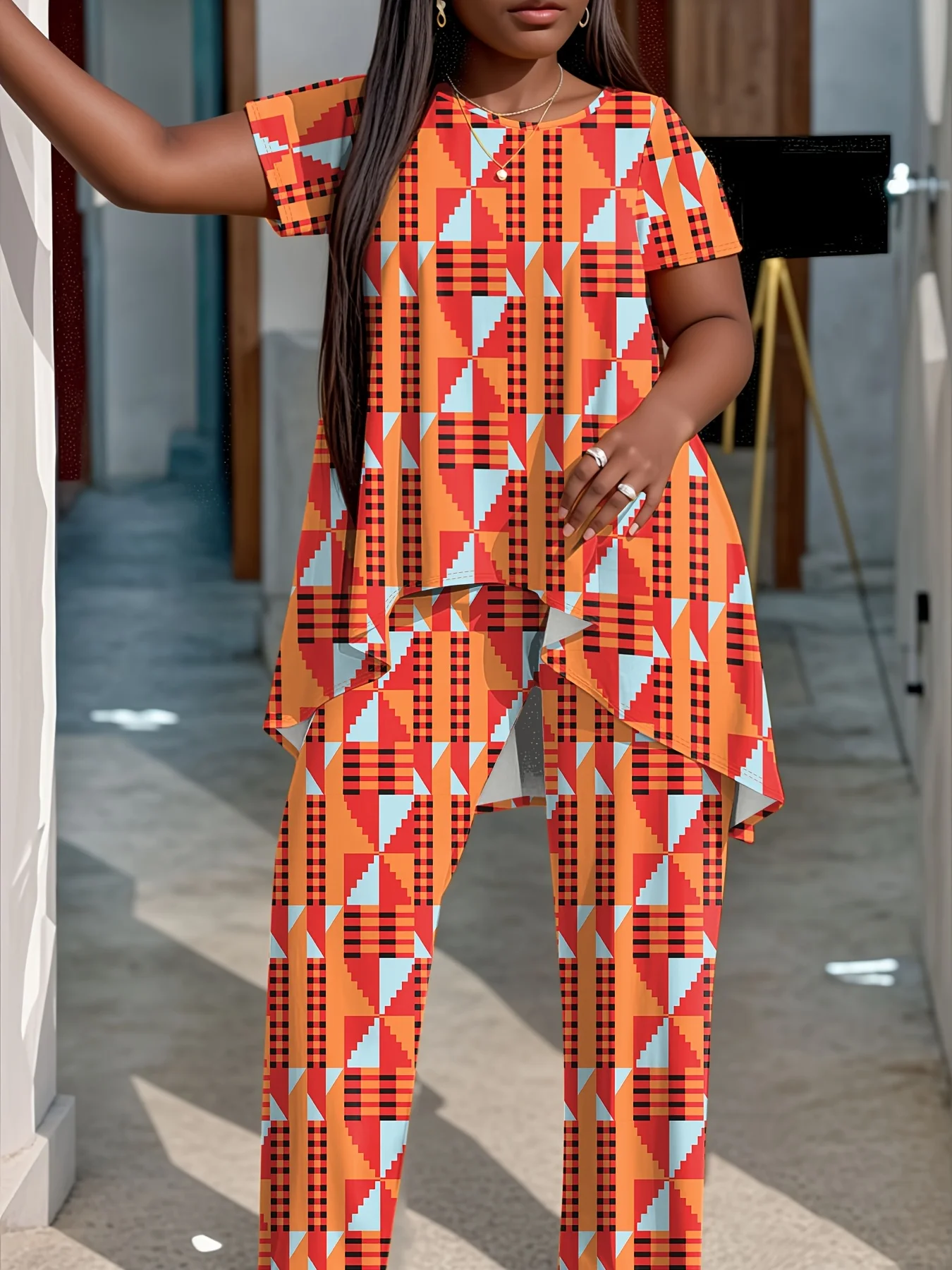 

Американский модный многоцветный костюм больших размеров с геометрическим принтом, короткий спереди и длинный сзади - топ с короткими рукавами и круглым вырезом, асимметричный