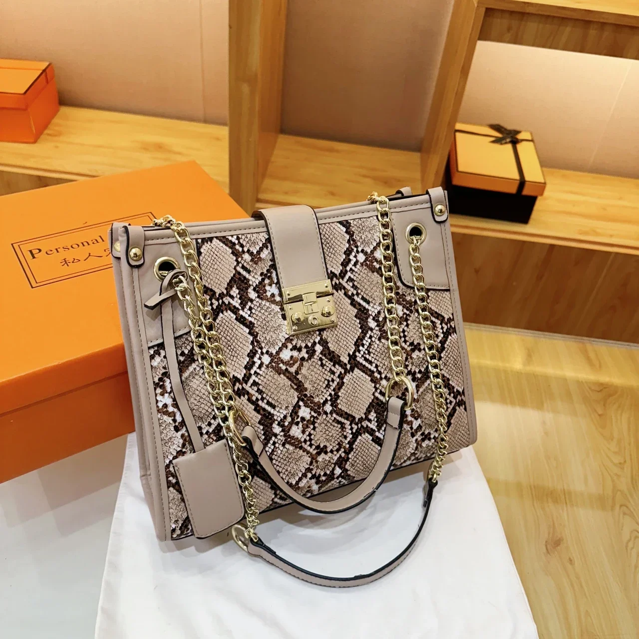 

Durable Leather Crossbody Bag for Women Fashionable Shoulder Handbag Luxury Brand Designer Tote Ladies Purse