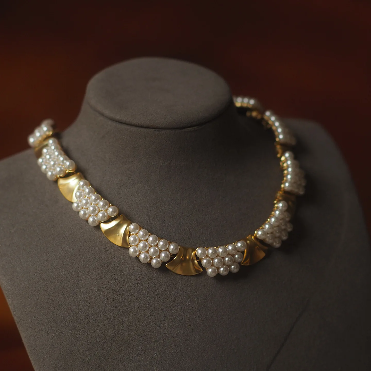 17th Century Retro Pearl Jewelry Replica Vintage Mini Pearl Brushed Triangle Choker Honeycomb Neck Chain Non-fading Ornament