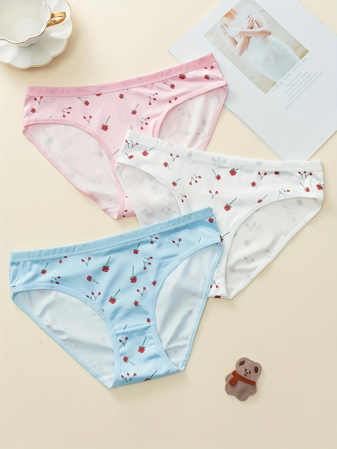 Três conjuntos de roupas íntimas femininas frescas e delicadas com estampa de rosas, roupas íntimas triangulares para meninas e meninas